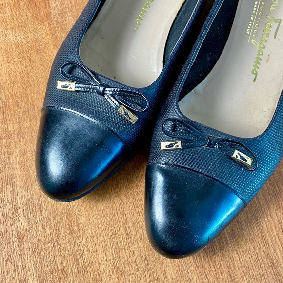Salvatore Ferragamo Shoes - Vintage 1990s Salvatore Ferragamo Classic Luxury Black Leather Bow Heeled Pumps